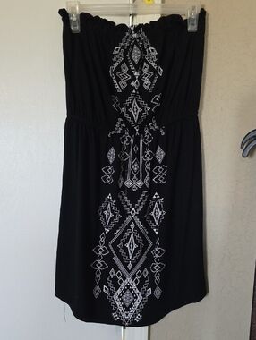 Lagaci Black Strapless Dress with White Geometric/Southwestern/Tribal Pattern